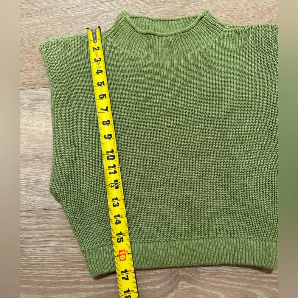 L'Academie Maja sleeveless sweater Knit Crop Top - Picture 5 of 13